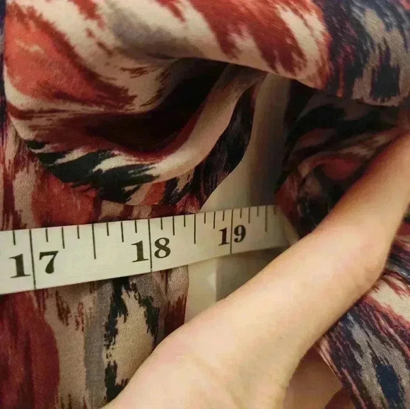 Maurices Pink Mid Sleeve Blouse NWT Size XS V Neck Geometric #I261 - Picture 5 of 5